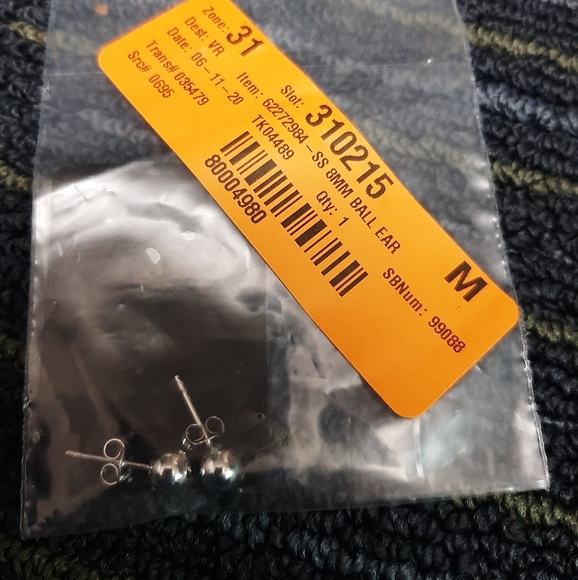 2 Sets Elegant Silver Hoop and Stud Earrings - Picture 9 of 10